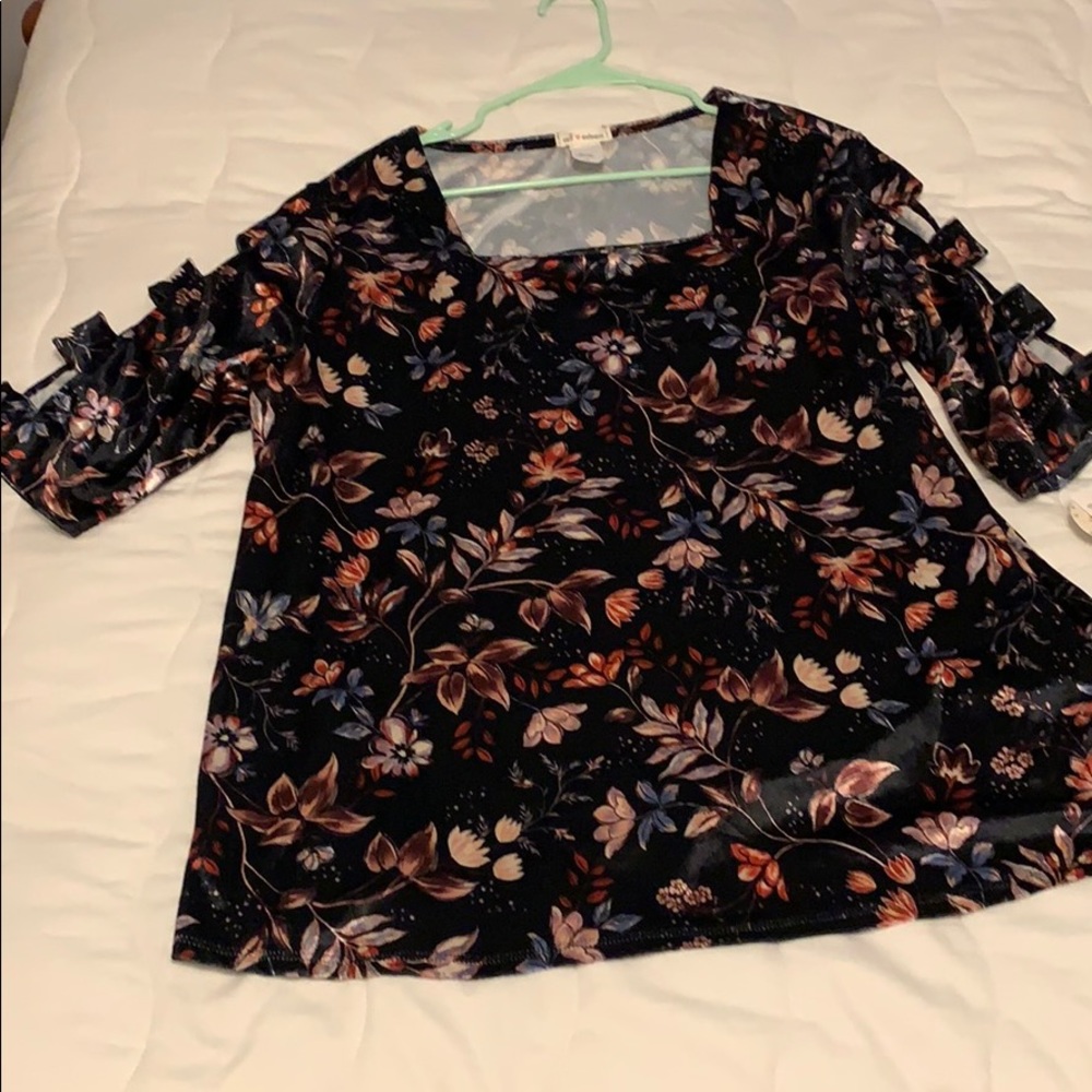 2x Velvet Floral Top/Cage accent sleeves